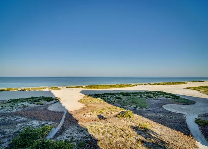 Holiday home On The Beach/heated Pool/parking/tennis/fun!