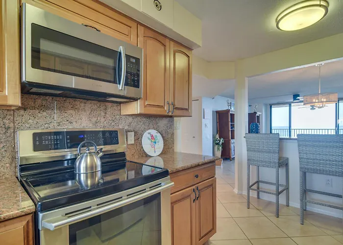 Holiday home On The Beach/heated Pool/parking/tennis/fun! *
