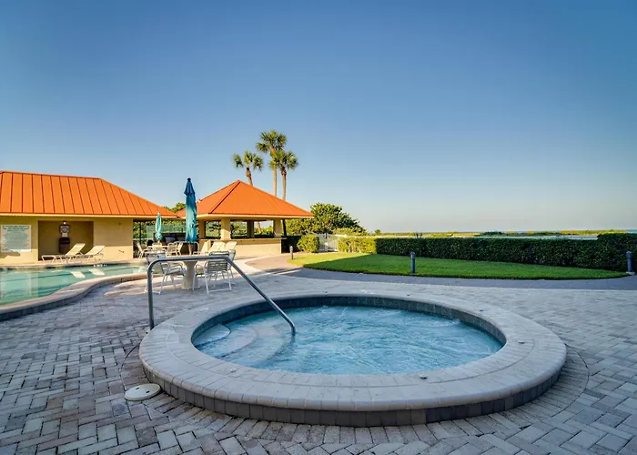 Holiday home On The Beach/heated Pool/parking/tennis/fun!